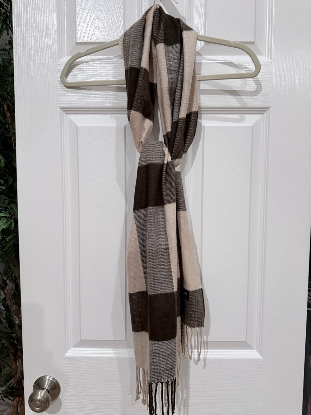 100% Cashmere Scarf Made in Scotland Plaid Buffalo Check Fringe Wrap